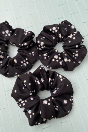 Scrunchie Negro Pequeñas Flores